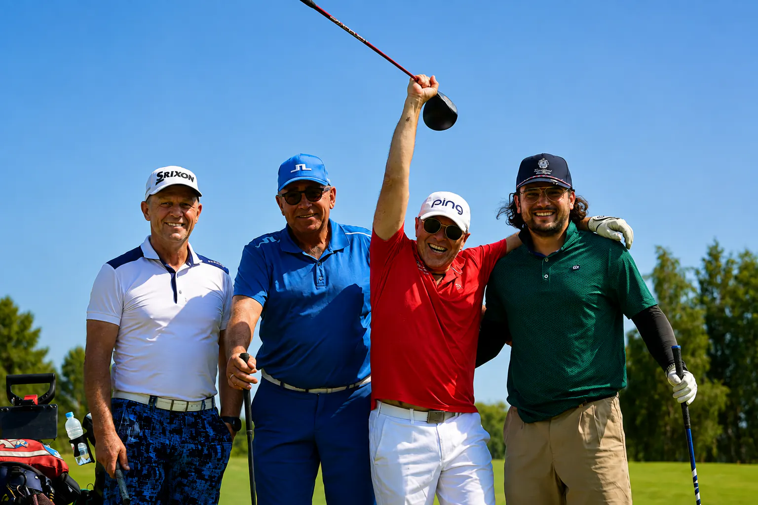 Golfeurs célébrant le Maxx Royal Cup à Binowo Park