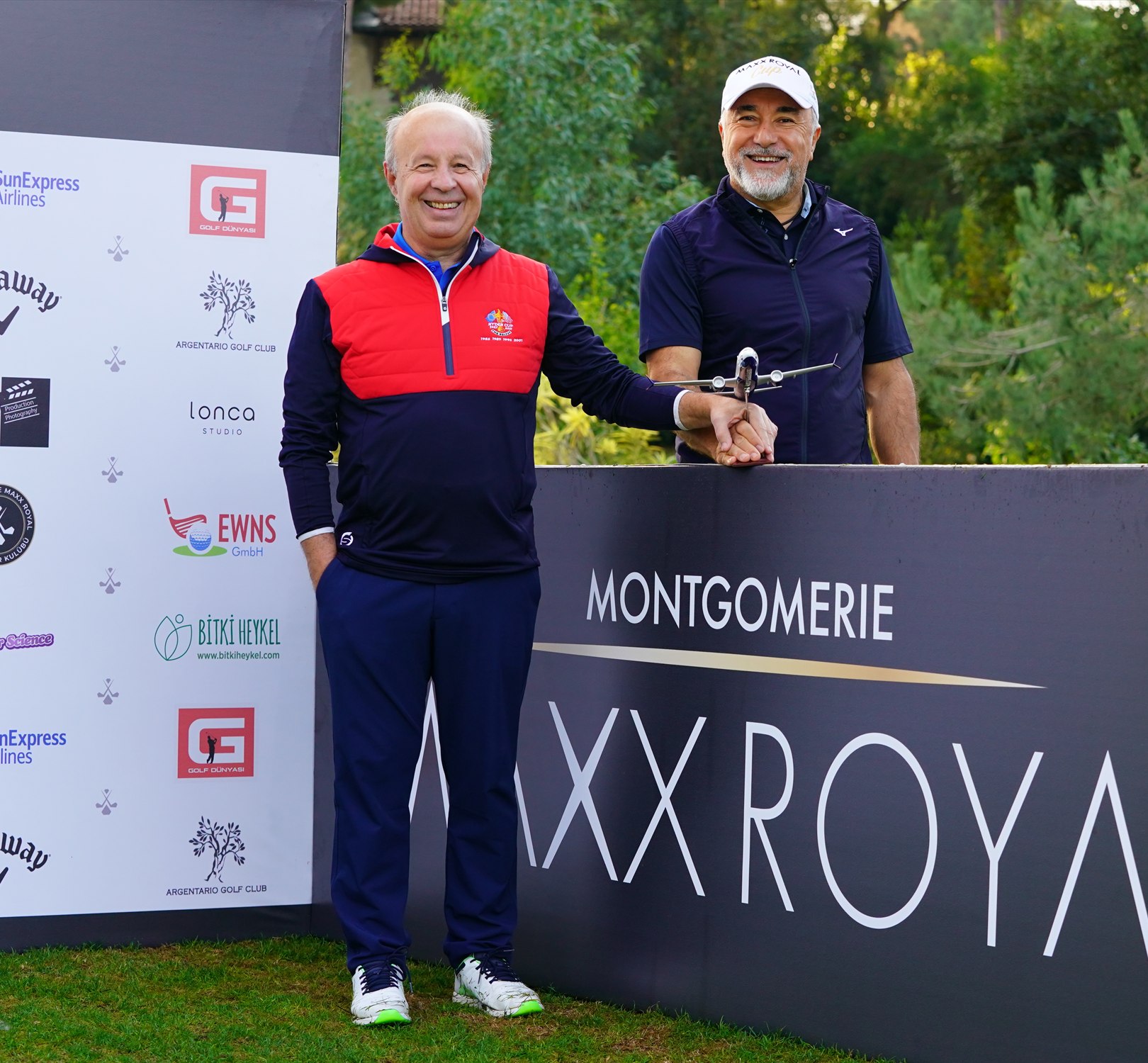 Eugen Mesares et Cahit Şahin lors d’un événement de la Maxx Royal Cup