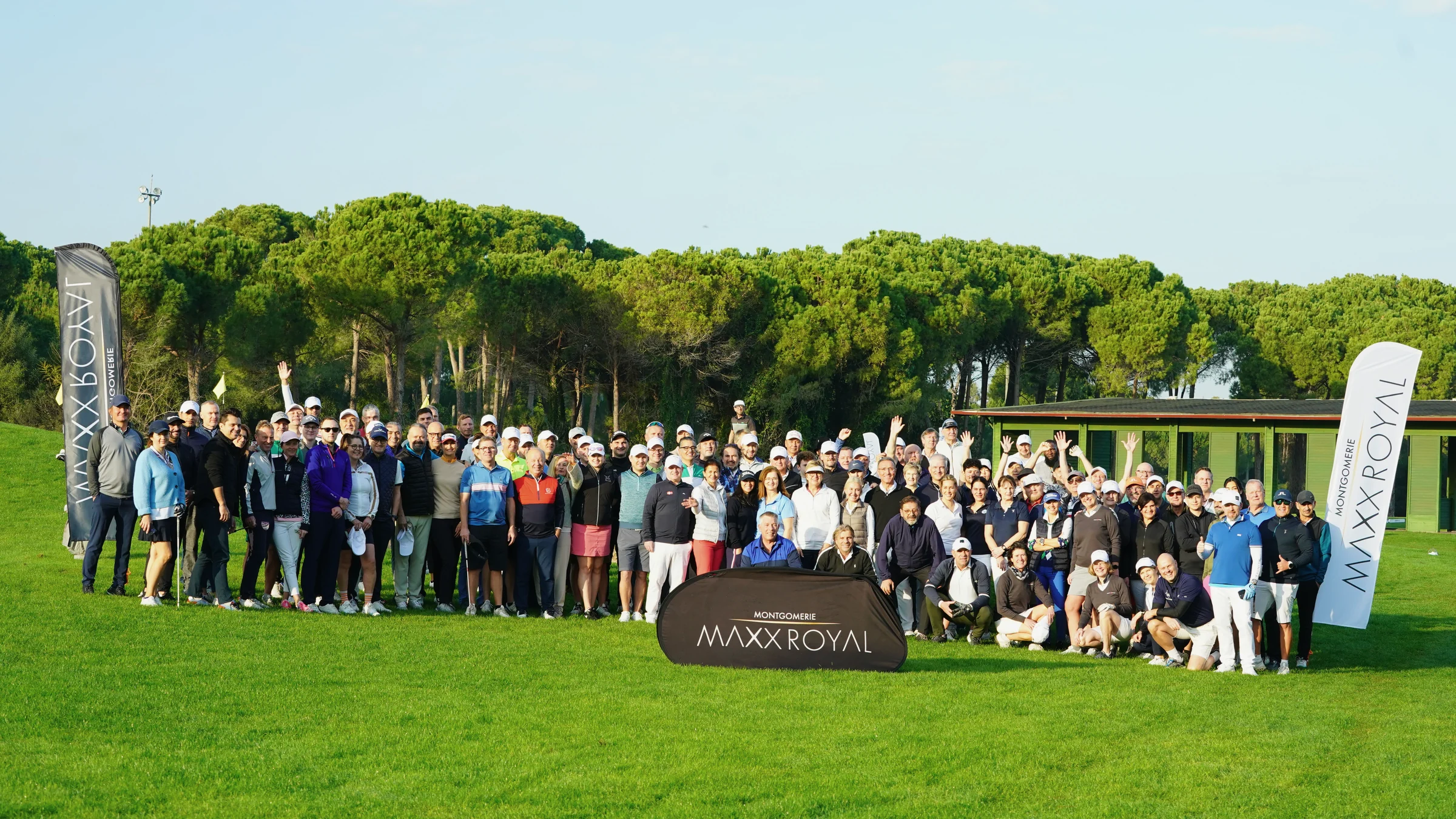 Communauté réunie lors d’un événement de golf EWNS