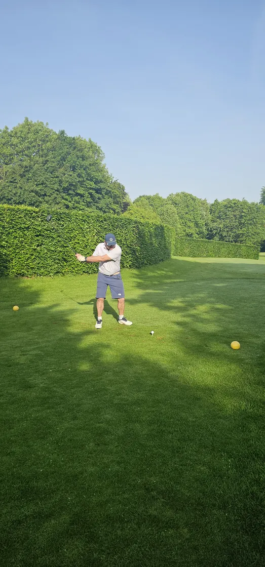 Golfeur en jeu à La Tournette, en Belgique